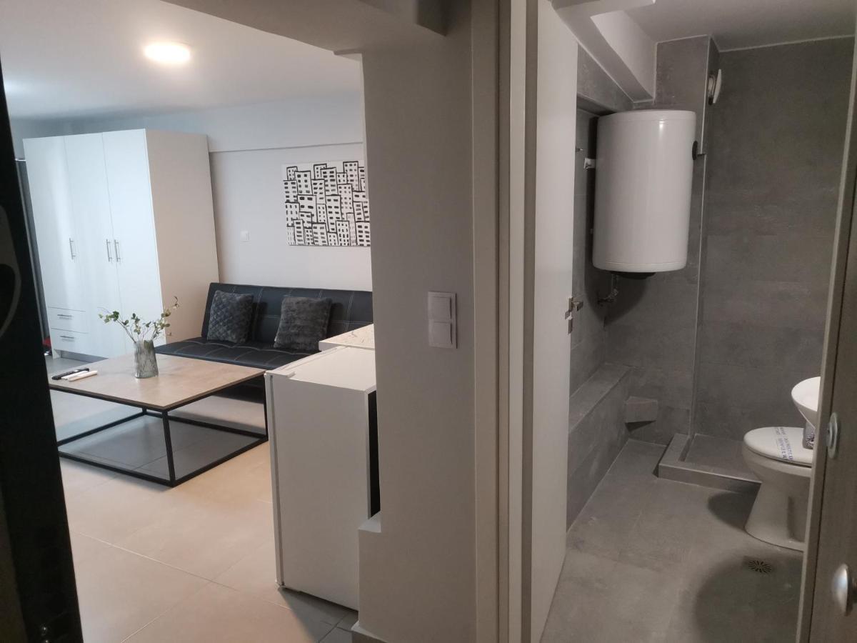 דירות אתונה New Cozy Studio In Aigaleo מראה חיצוני תמונה